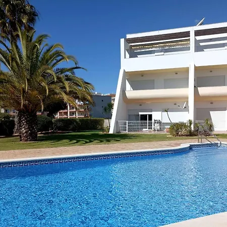 Апартаменты Pool View Balcony & Walk To Beach, By Timecooler *