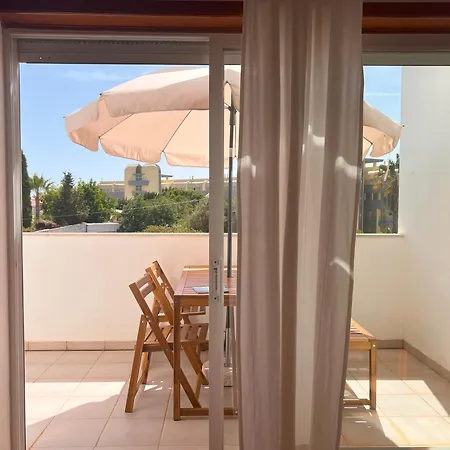 Апартаменты Pool View Balcony & Walk To Beach, By Timecooler Лагуш