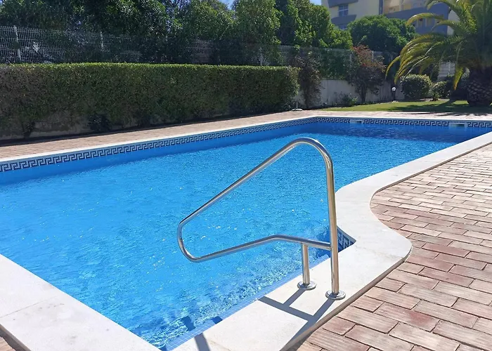 Pool View Balcony & Walk To Beach, By Timecooler Lagos