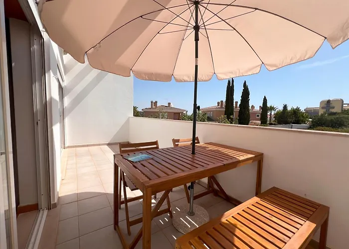 Pool View Balcony & Walk To Beach, By Timecooler *