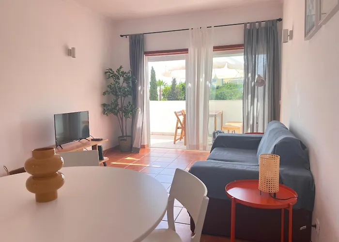 Pool View Balcony & Walk To Beach, By Timecooler Lagos