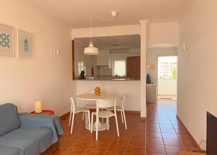 Pool View Balcony & Walk To Beach, By Timecooler Lagos