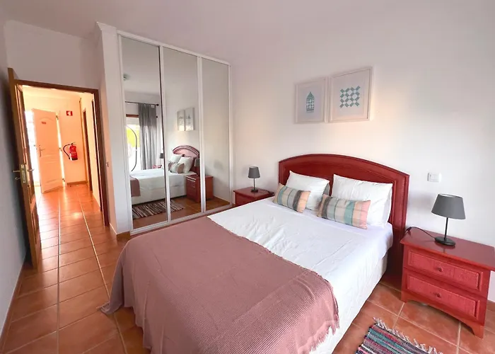 Apartment Pool View Balcony & Walk To Beach, By Timecooler Lagos