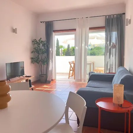 Pool View Balcony & Walk To Beach, By Timecooler Lagos