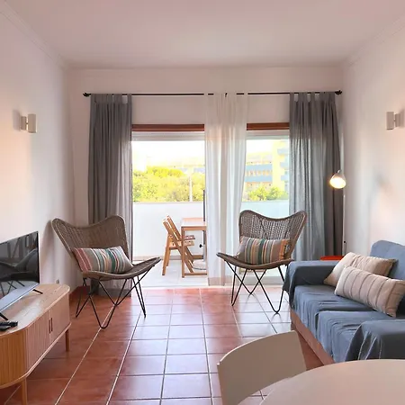 Pool View Balcony & Walk To Beach, By Timecooler