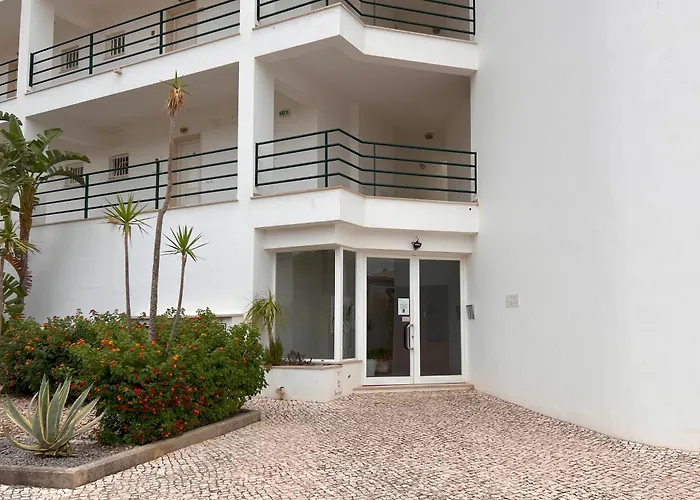 Pool View Balcony & Walk To Beach, By Timecooler Lagos