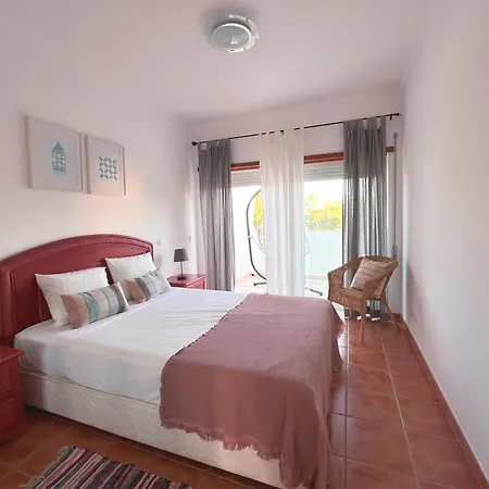 Pool View Balcony & Walk To Beach, By Timecooler Lagos