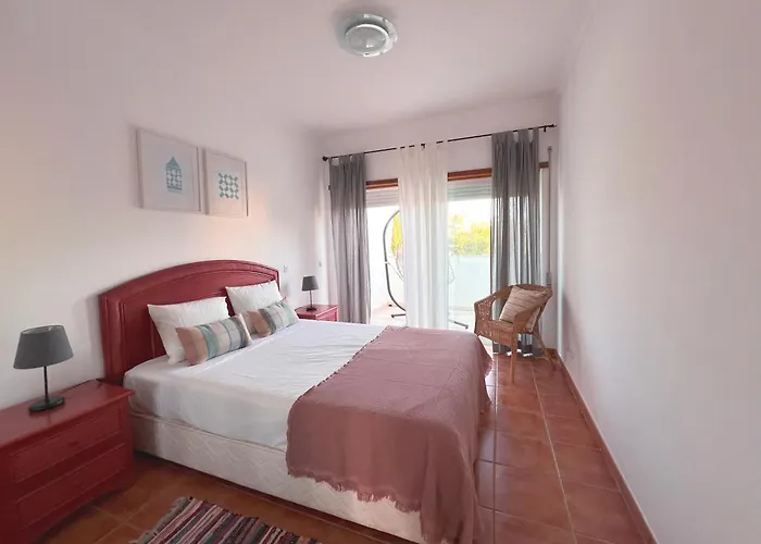 Pool View Balcony & Walk To Beach, By Timecooler Lagos