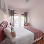 Apartmán Pool View Balcony & Walk To Beach, By Timecooler *