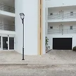 Pool View Balcony & Walk To Beach, By Timecooler Apartmán *